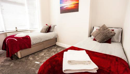 Contractor house, sleeps 7, close to restaurant's & bars, long stays available, Oveyo Accommodation - Foto 2