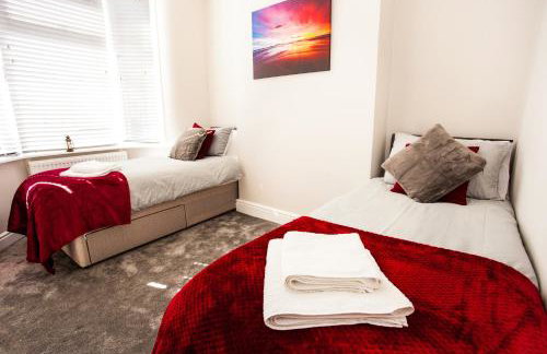 Contractor house, sleeps 7, close to restaurant's & bars, long stays available, Oveyo Accommodation - Foto 2