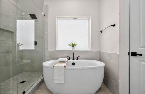 Luxury Home: Mins to NRG, Hobby Airport & Midtown - Foto 49