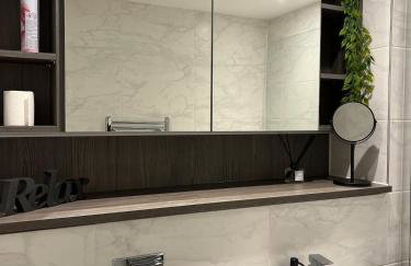 Lux Deansgate multi story apartment - Photo 12