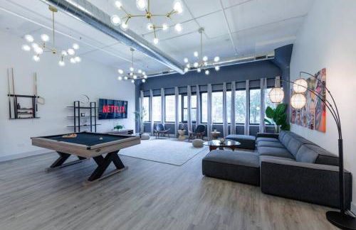 Luxurious 5BR Suite Perfect for Group of 12 guests with Pool table, Optional Parking and Gym Access Near McCormick Place and Soldier Field - Foto 45