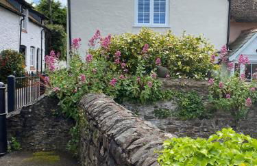 Little House - Photo 2