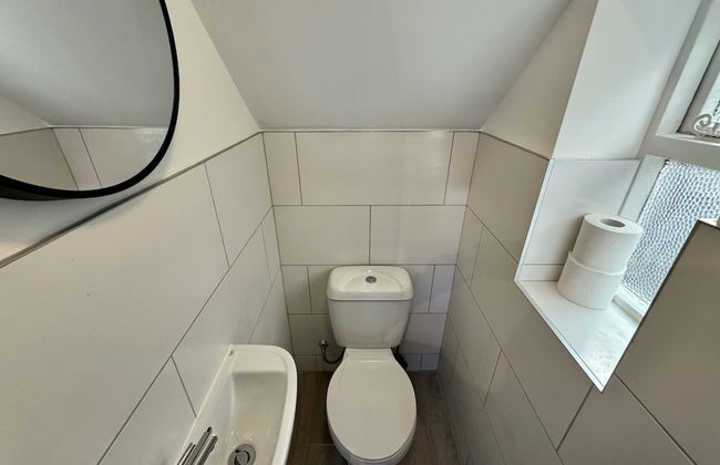 Sandringham House Serene Escape Cottage - Photo 35