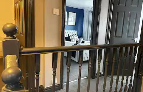 Luxurious Three-Bedroom Family Home with Free Parking - Foto 15