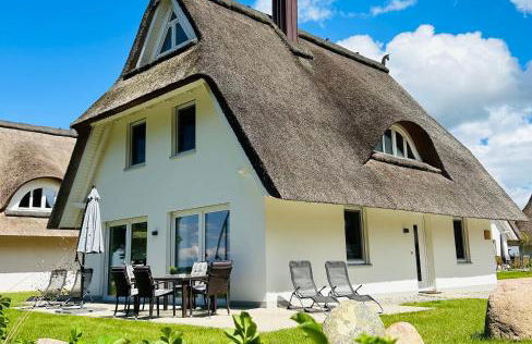 Reetdach-Ferienhaus "ANNI" mit direktem Meerblick, Sauna und Kamin - Foto 1