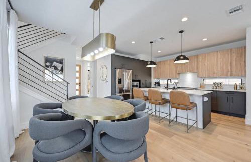 East Austin 5BR w Private Pool Rooftop & Views - Foto 16