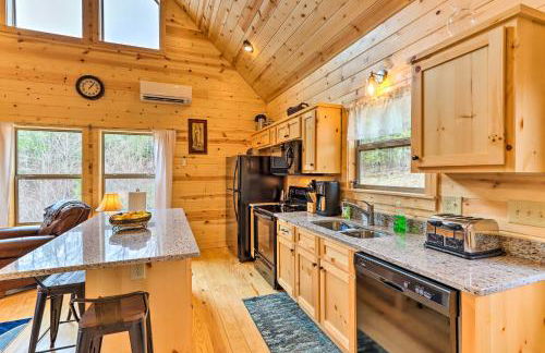 Cozy Mtn Cabin Spacious Deck and Forest Views! - Foto 2