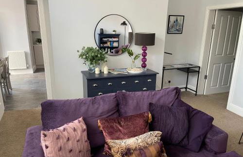 Contractors Business Families Relocation Accommodation enjoy Fast WiFi Large Screen Smart TV and SKY Sports in this Spotless Ground Floor apartment - Foto 9