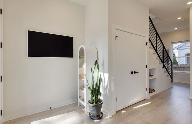 The Stage by Avantstay Chic 4bdr w Covered Balcony Modern Newly Built - Photo 20