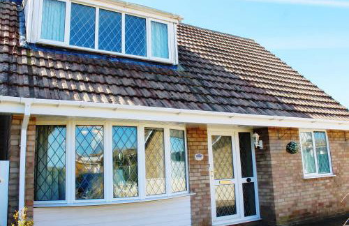 Stunning Holiday Cottage nr Skegness in Sunny Chapel St Leonards Just mins from the Beach & Attractions - Perfect for Couples & Family's who love to Relax but want Exciting Adventures nearby! Large Pet Friendly garden! - Photo 7