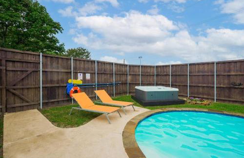 Perfect Getaway Home w Pool Jacuzzi Cinema Room - Foto 34