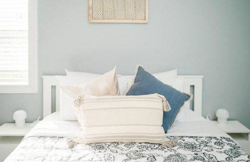 Walkable and Spacious Apt - Parking -- GroupStay - Foto 6