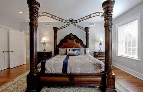 Newly Renovated 4 bed 3 bath and 2 Parking Spots - Foto 3