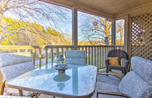 1 Mi to Lake Lure! Couples Retreat with Resort Perks - Foto 1