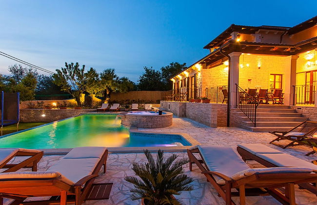 Villa Mira - Photo 1