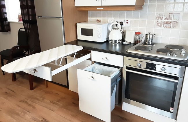 2 Bed Cottage - Sleeps 6 - Parking - Wifi - Foto 6