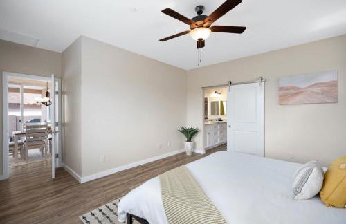 Stunning Views + Hot Tub + Location! 3 bed/3 bath - Foto 18