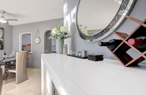 Stylish Penthouse Duplex at Matchroom Country Club - Photo 10