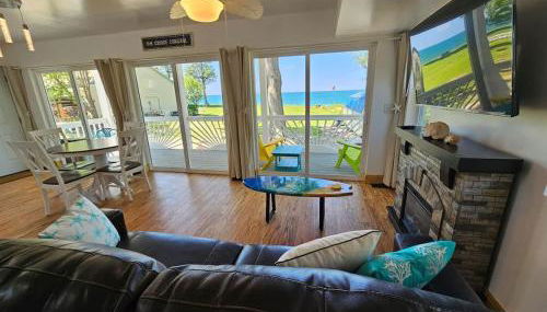 SeaSide Lake-Front Cottage - Photo 2