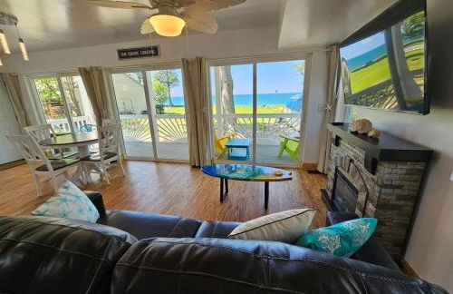 SeaSide Lake-Front Cottage - Foto 2