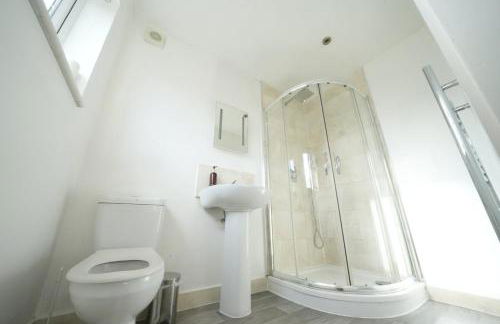 Private Rooms-Private Bathrooms-Near Airport- CABIN CREW paradise - Foto 42