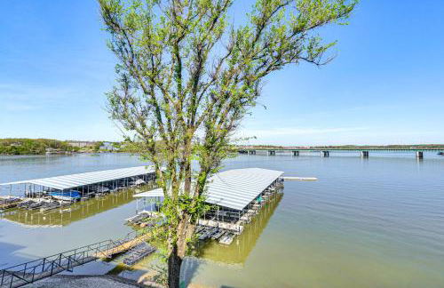 Lakefront Osage Beach Condo with Balcony and Pool - Photo 18