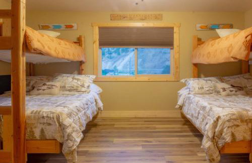 Stunning Salmon Riverfront Cabin - Foto 29