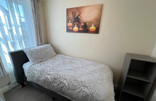 Glastonbury High Street Sanctuary- 2 BD, Sleeps 4 - Photo 15