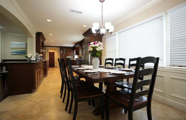 Incredible Estate 5 Bedrooms 3 Bathroom W/resort Style Rock Pool & Jacuzzi - Photo 14