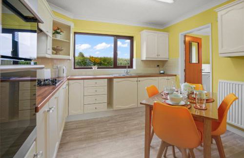 House - Sleeps 6 & Free parking - Foto 5