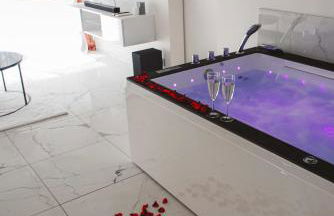 L'émeraude - Cocon Amoureux Balnéo,Clim,Balcon - Foto 17