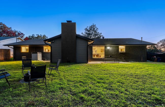 Quiet 3 Bedroom Home Walkable to Zilker Park - Photo 30