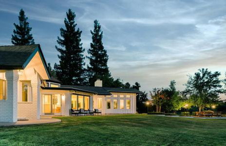 Riverfront Beauty with Pickle Ball Court - Foto 2