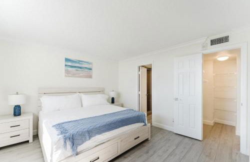 Modern Two Bedroom Suite with 2 King Beds Pool and Steps from the Beach - Foto 30