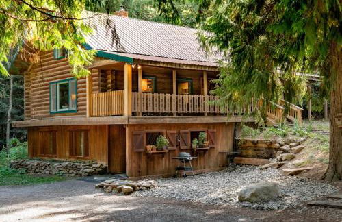 Private Forest Lodge Near Silverwood Theme Park - Sleeps 10 - Foto 1
