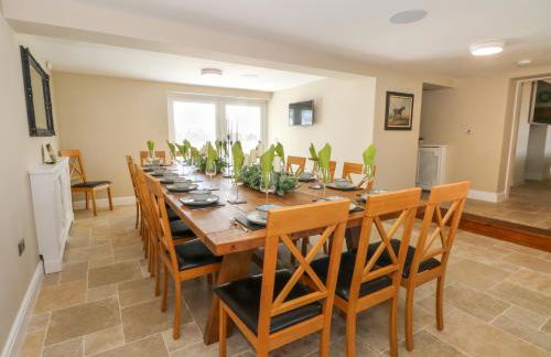 Meadow Manor And Spa - Photo 19