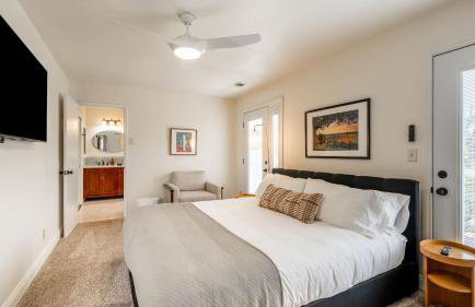 Stunning Escape • Hot Tub Panoramic View Prime Location Hilltop by AvantStay - Photo 17