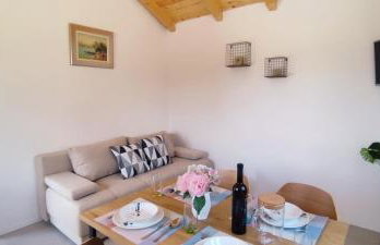 Stone house in vineyard - Photo 13