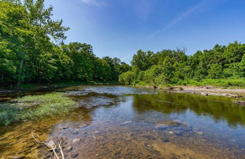 River Cabin w Hot Tub, Screened Porch & Fire Pit - Photo 33