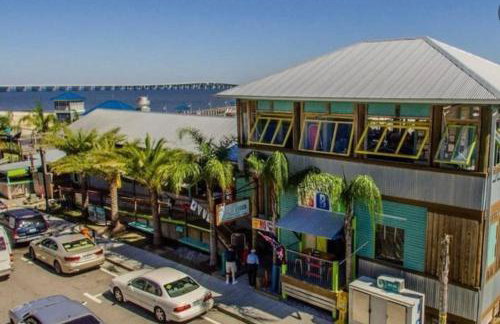 Bay Breeze Bliss-Hot Tub, Bar and Canal 5mi to Beach - Foto 52