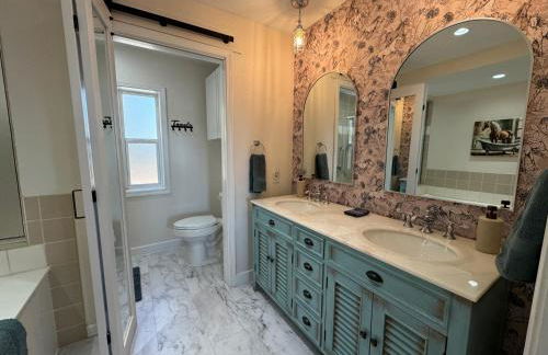 Red Rooster Family Cabin w/Hot Tub+Fire Pit+View - Foto 8