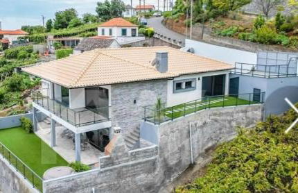 House - sleeps 3 free parking garden & jacuzzi - Foto 1