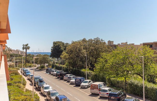 2 bedroom Apartment in Bormes-les-Mimosas with garden and terrace - Photo 17