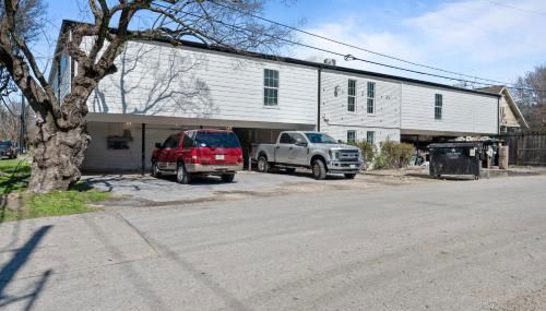 Chic Heights Retreat with Pool and Free Parking - Foto 2