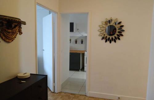 5 mn (450 m) walk Metro/La Defense/Netflix/Parking - Foto 13