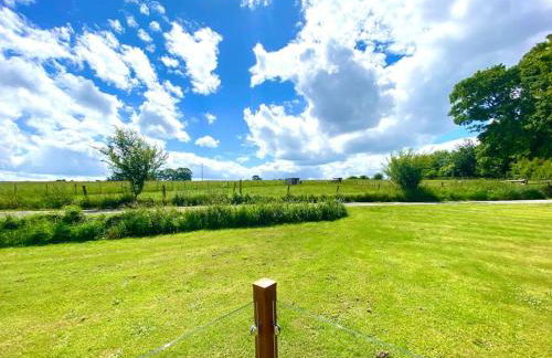 Gorstage Meadows Luxury 2 Bedroom Lodge in Rural Cheshire - Photo 13