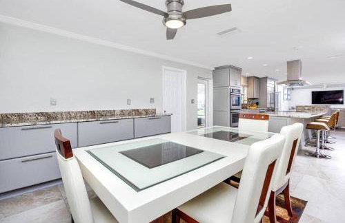 Luxe Private Waterfront Getaway with Pool in Ozona - Foto 11