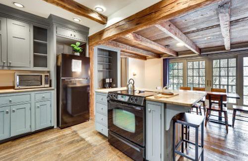 Timeless Winesburg Farmhouse with Deck - Foto 11