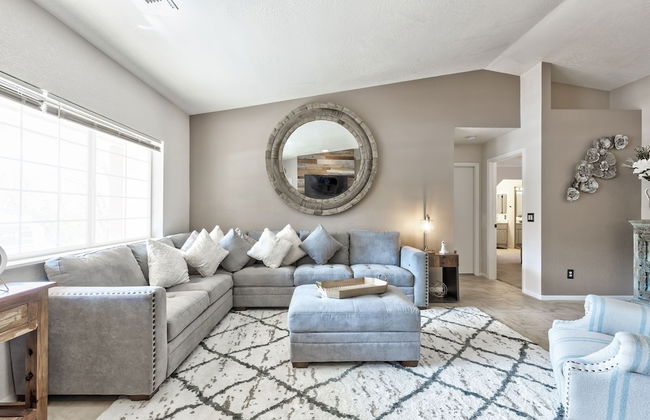 Luxurious Home with Red Rock Views - Foto 19