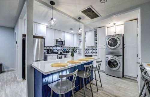 Modern Home-Downtown-3 Bedroom- King Bed - Foto 29